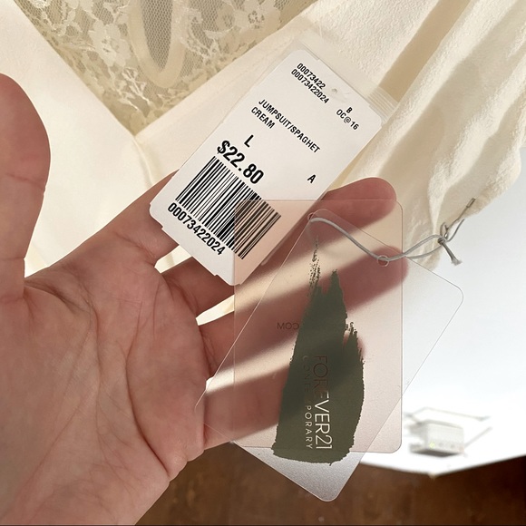 🌻Cream romper with Lace and Chiffon detail Size L - Picture 7 of 7